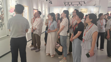 甘肃省行业领域优秀党员发挥先锋模范作用 培训班学员参观甘肃工程咨询集团廉洁文化作品展